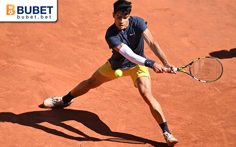 Tennis 3 Tay vợt Carlos Alcaraz thi đấu tại Roland Garros